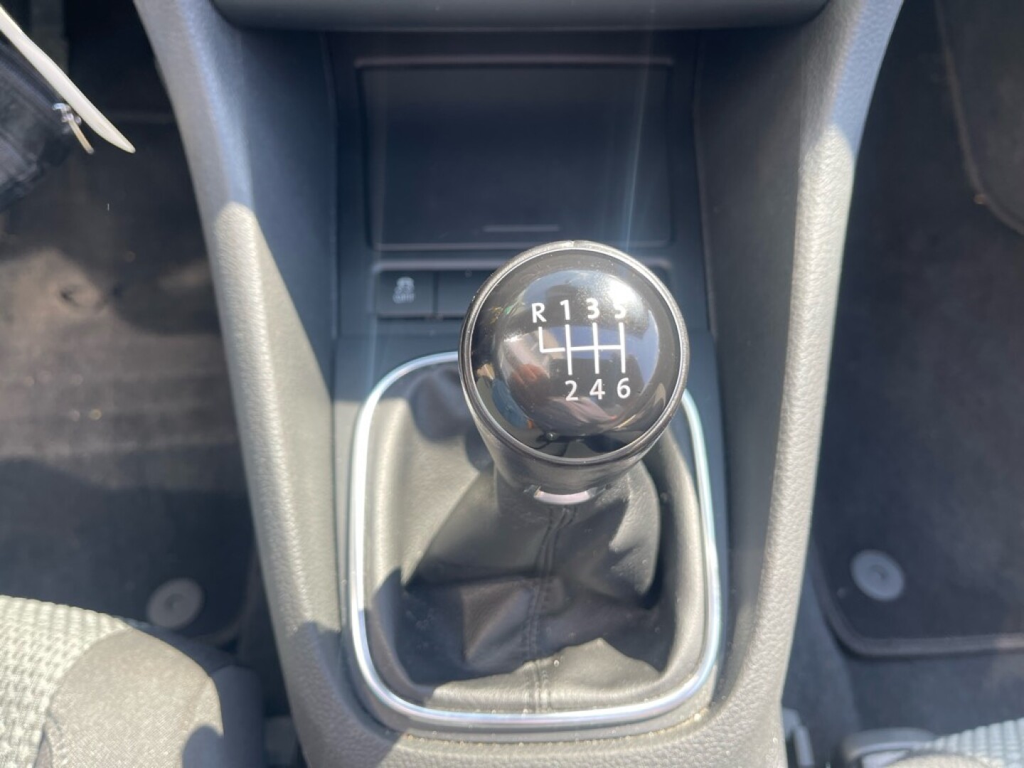 Volkswagen-GOLF Cabriolet-24